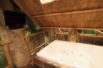 Jetted tub