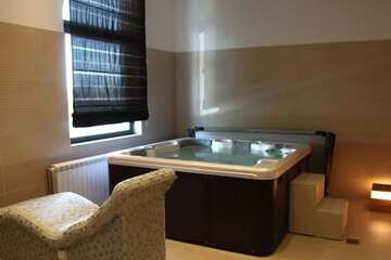 Indoor spa tub