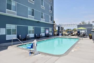 Holiday Inn Express & Suites Loma Linda San Bernardino S