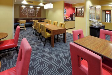 Breakfast/Coffee Service 29 of 32