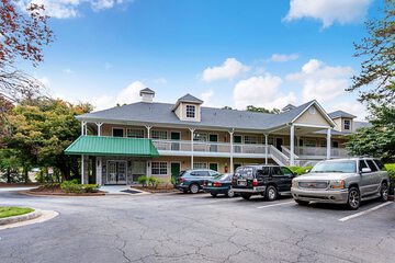 HomeTowne Studios by Red Roof Atlanta - Lawrenceville