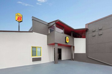 Super 8 by Wyndham Bridgeport / Clarksburg Area