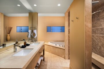 Private spa tub