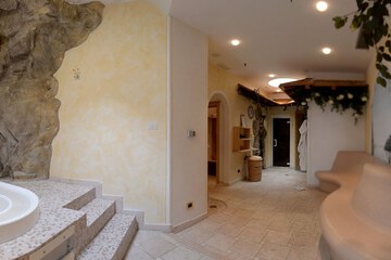 Indoor spa tub