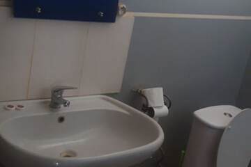 Bathroom sink