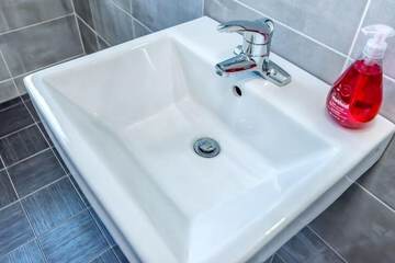 Bathroom sink