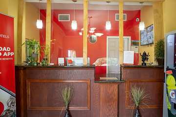 Woodridge Inn & Suites