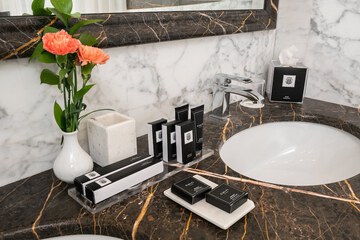 Bathroom amenities