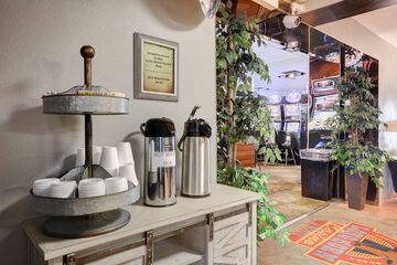 Breakfast/Coffee Service 33 of 42