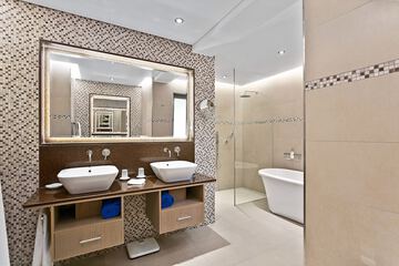 Bathroom shower