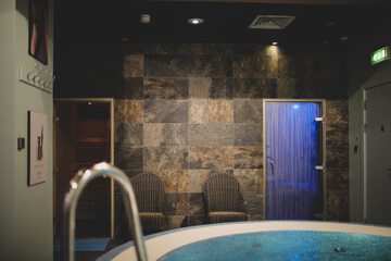 Indoor spa tub