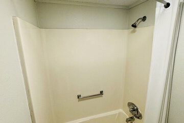 Room 24 of 40