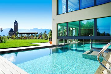 Indoor/outdoor pool