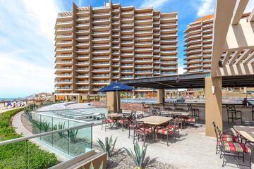 Poolside bar