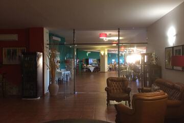 Lobby lounge