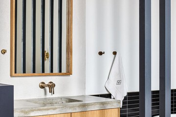 Bathroom sink