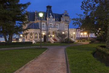 Front of property - evening/night