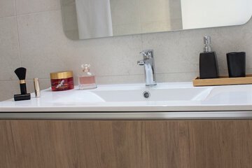 Bathroom sink