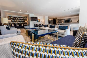 Lobby lounge