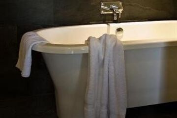 Deep Soaking Bathtub