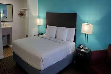 Travelodge by Wyndham Livonia / Canton/Novi Detroit Area