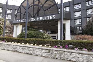 Garden Inn & Suites