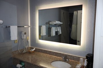 Deep soaking bathtub