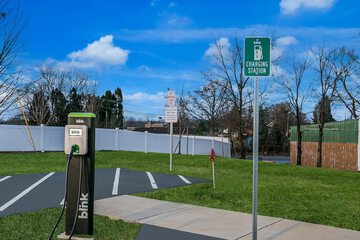 Electric vehicle charging station