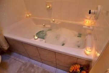 Deep Soaking Bathtub
