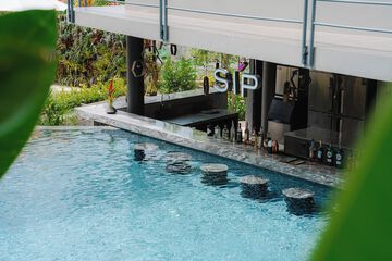 Poolside bar