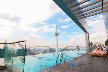 Infinity pool