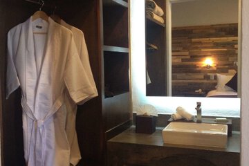 Bathroom amenities