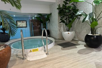 Indoor spa tub