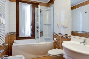 Jetted tub