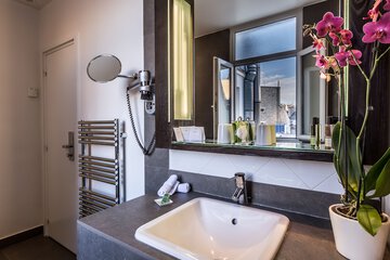 Bathroom sink