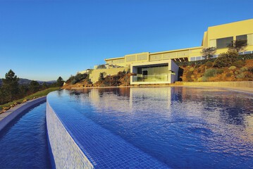 Infinity pool