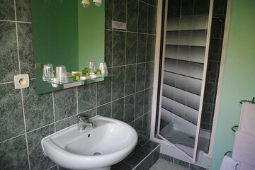 Bathroom sink