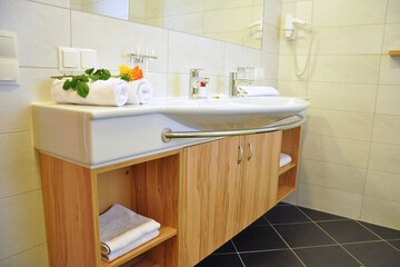 Bathroom sink