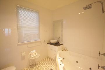 Jetted tub