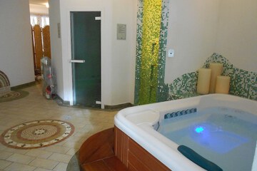 Indoor spa tub