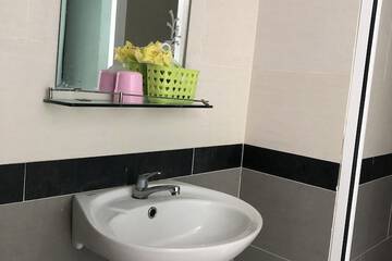 Bathroom sink
