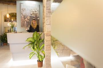 Concierge desk