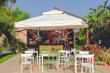 Poolside bar