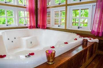 Jetted tub