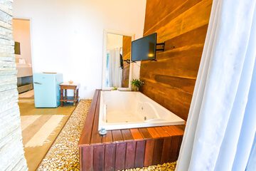 Private spa tub