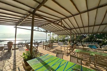 Poolside bar