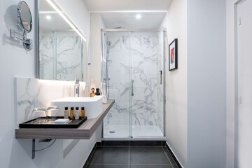 Bathroom shower