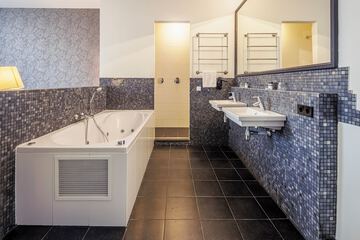 Jetted tub