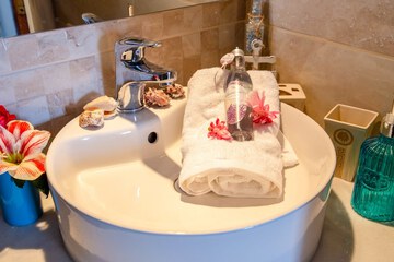 Bathroom amenities