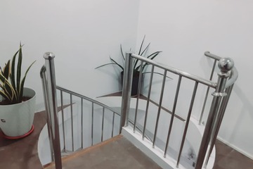 Handrails in stairways